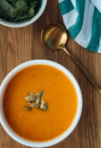 Kürbissuppe wärmt von innen.